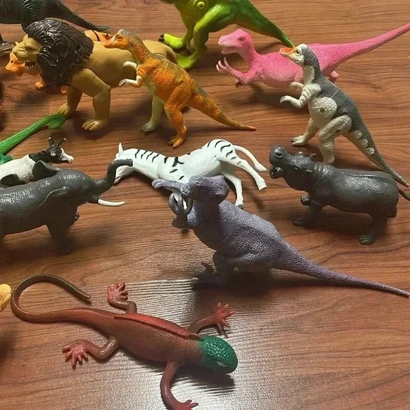 Toy bundle of dinosaurs and animals - Picture 3 of 6